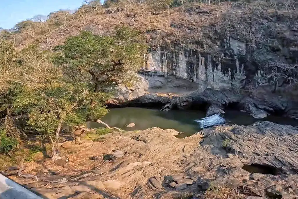 dandeli syntheri rocks