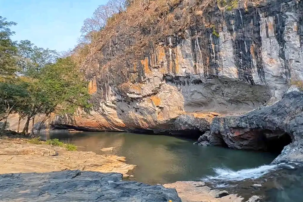 dandeli syntheri rocks