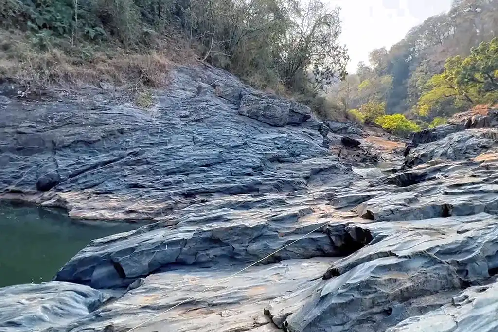 dandeli syntheri rocks