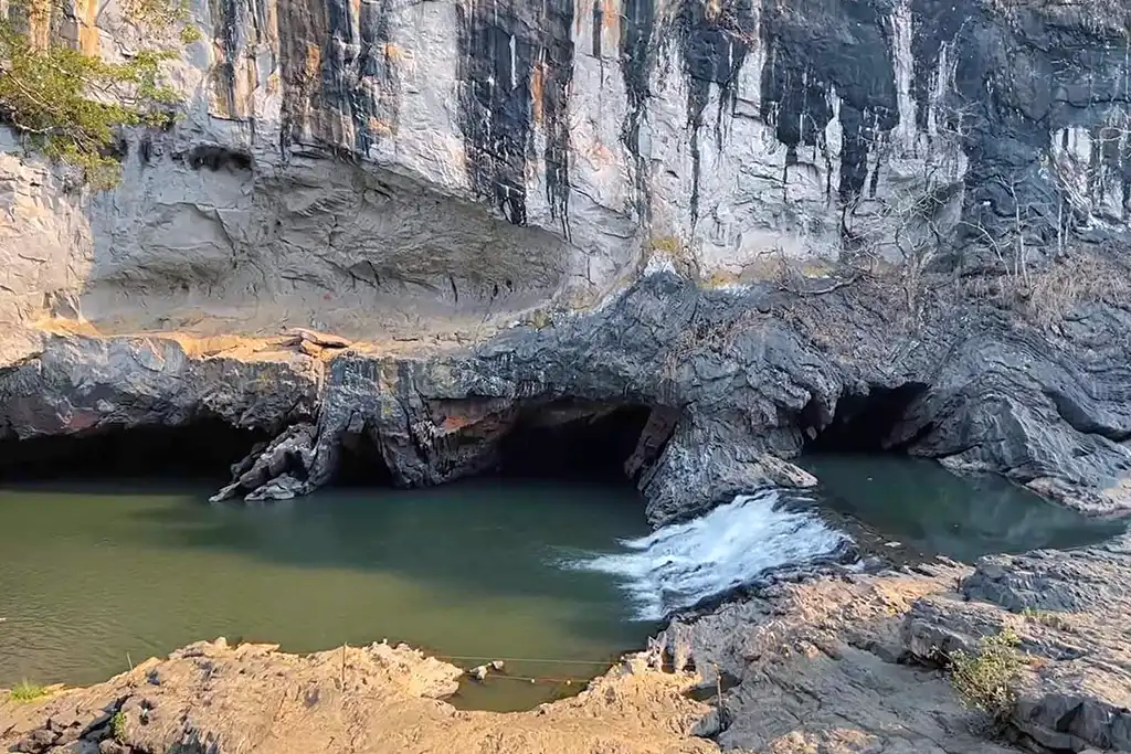 dandeli syntheri rocks