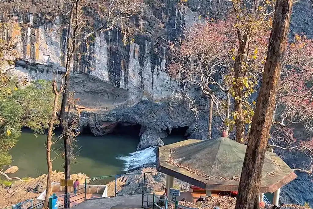 dandeli syntheri rocks