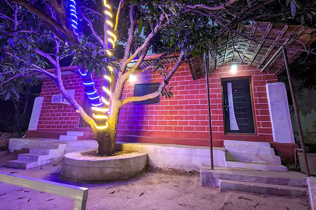 12 Sharing Room Exterior